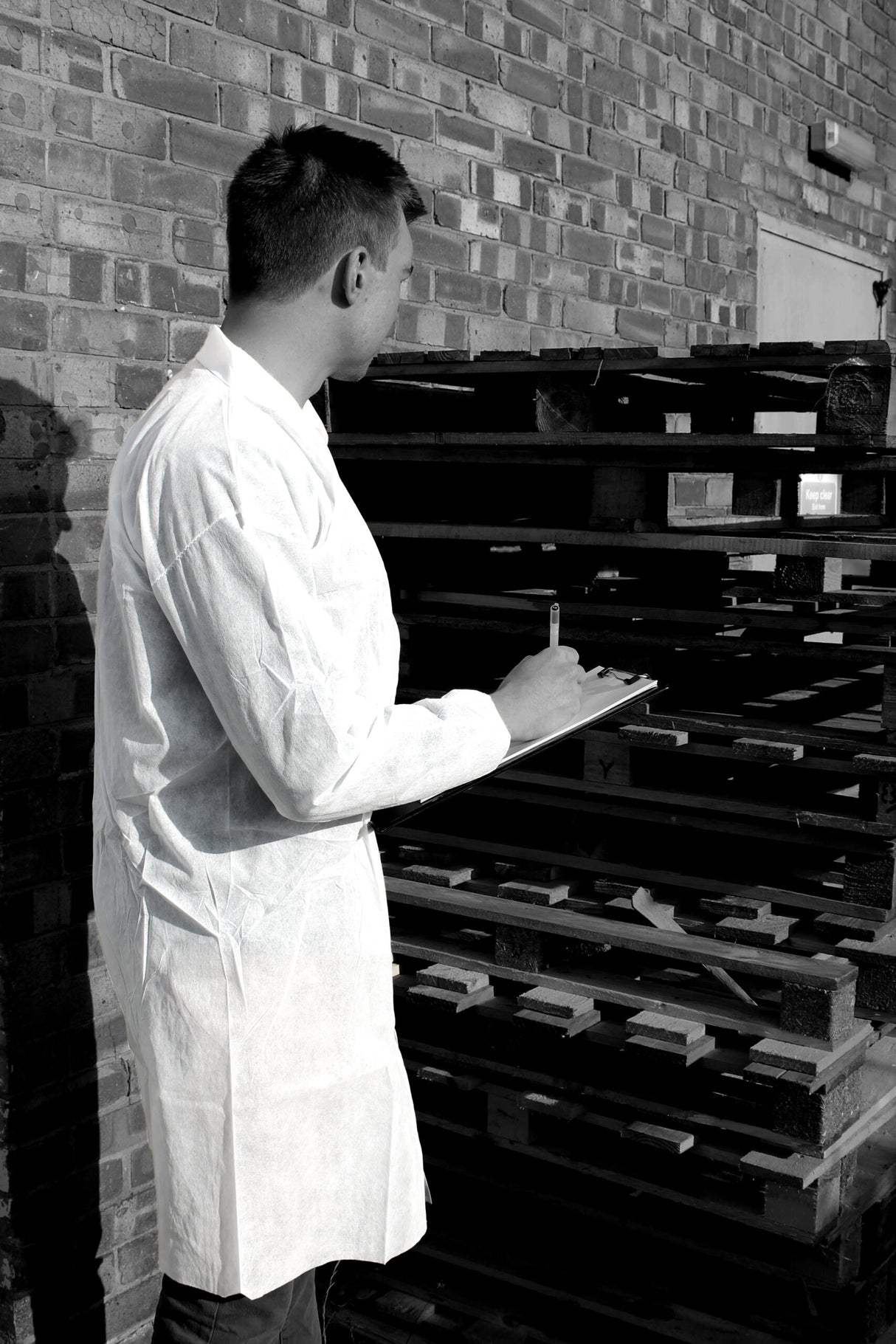 Halat alb de unică folosință din polipropilenă 25 buc/pachet