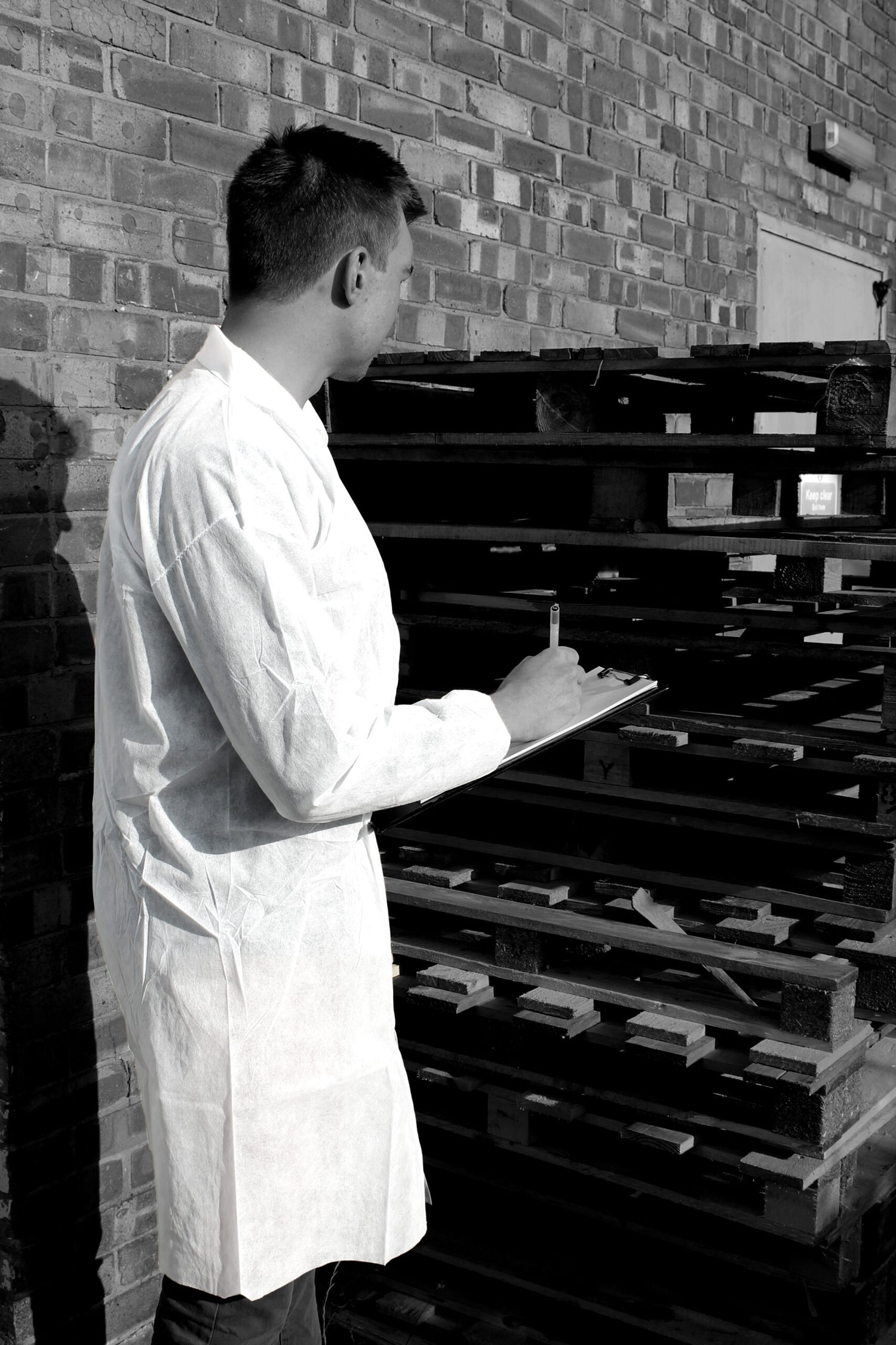 Halat alb de unică folosință din polipropilenă 25 buc/pachet