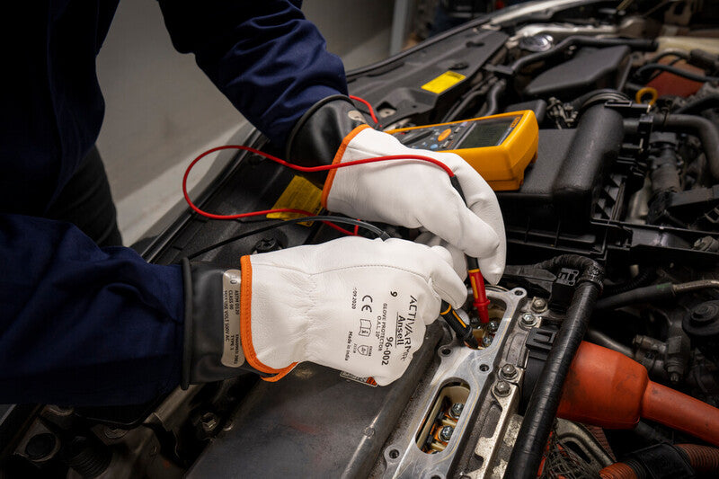 Mănuși electroizolante Ansell Class 00 pentru electricieni disponibile la Bunzl Romania