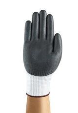Manusi Ansell HyFlex 11-735 utilizate pentru manipularea pieselor metalice disponibile la Bunzl Romania