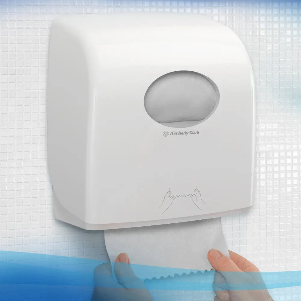 Dispenser compatibil cu prosopul hârtie rolă Scott Essential 6713 disponibil la Bunzl România